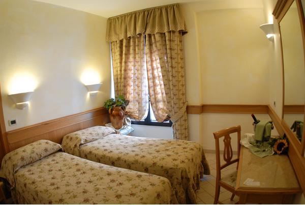 Hotel Pace San Giovanni Rotondo Værelse billede